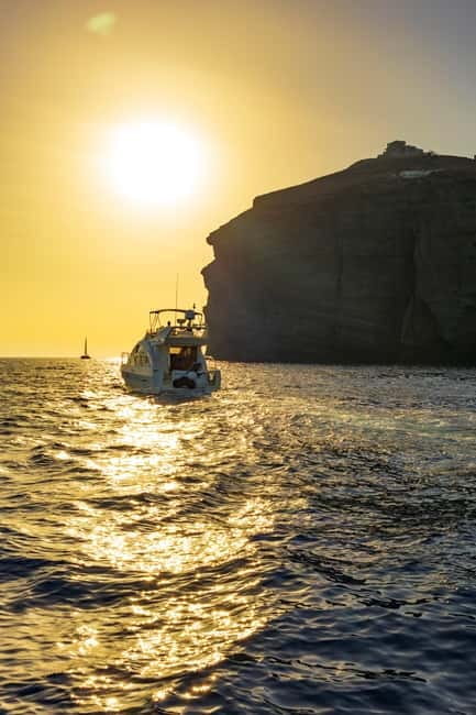 Santorini: Private Yacht Experience of Timeless Elegance - Setting the Scene: What’s on Offer?