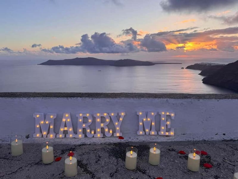 Santorini: Romantic Proposal with Caldera View - The Proposal Setup: Creating a Romantic Scene