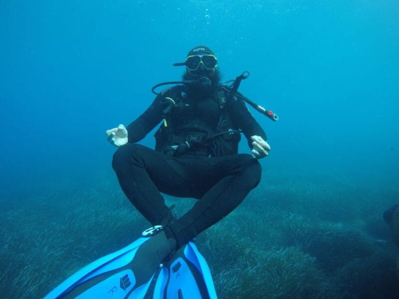 Santorini: Scuba Diving Experience in Caldera for Beginners - Exploring Santorini’s Underwater Wonders: A Beginner’s Scuba Experience