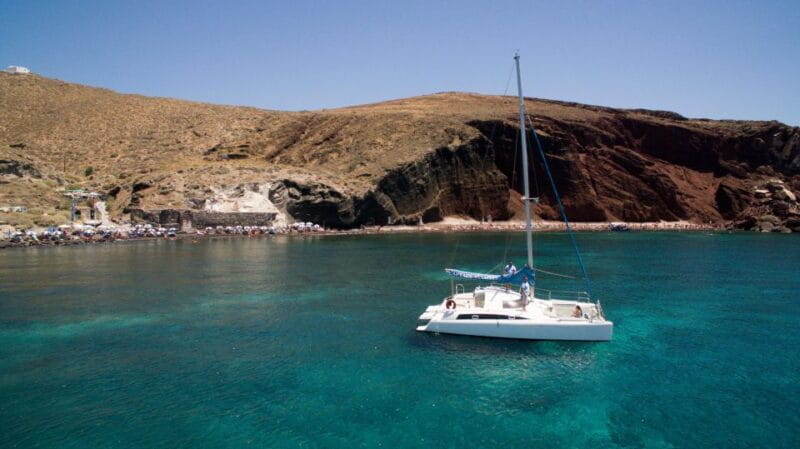 Santorini:Catamaran: private cruise with food & drinks - Discovering Santorini from the Water
