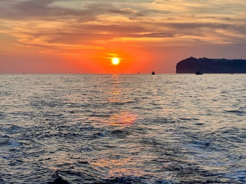 Santorini:Cruises with Catamaran around the Volcanic Island. - Santorini: Cruises with Catamaran around the Volcanic Island