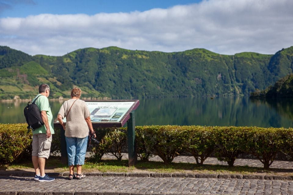 São Miguel Island: 2-Day Guided Island Tour With Meals - Sete Cidades & Lagoa Do Fogo Day