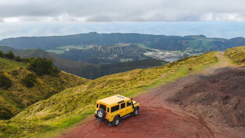 Sao Miguel: Jeep Tour to Sete Cidades & Lagoa Do Fogo - The Caldeira Velha Experience