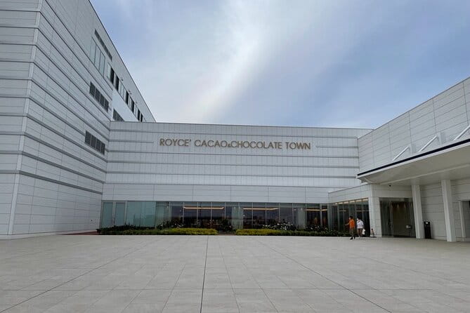 Sapporo Privetetaxi: Smelt Fishing, ROYCE CACAO & CHOCOLATE TOWN - Timing and Availability Information