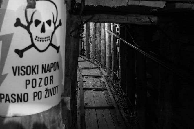 Sarajevo Under Siege: A Citys Struggle & Survival Tour - Entering Sarajevo’s Wartime Heart: The Itinerary Breakdown