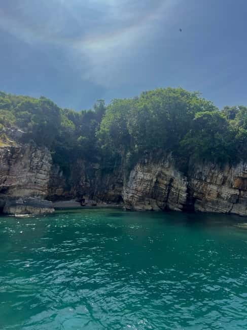 Sarandë Boat Tour with Free Beach Umbrella Access - Price and Value