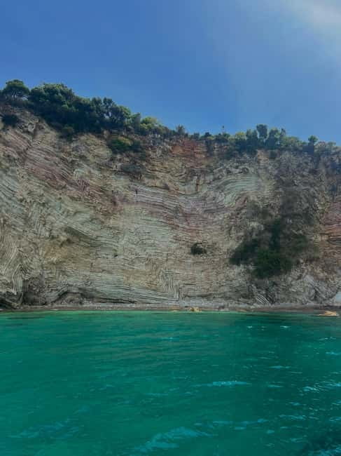 Sarandë Boat Tour with Free Beach Umbrella Access - FAQs