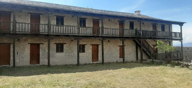 Sarandë: Saint George Monastery Tour - Entering the Monastery: A Brief but Impactful Visit