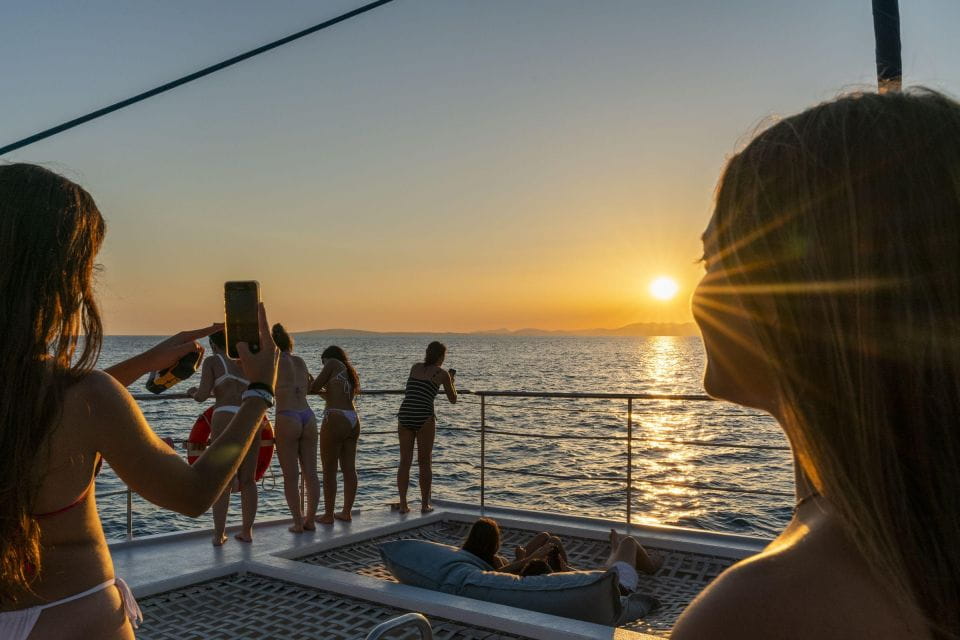 Sarenal: Sunset Catamaran Cruise With BBQ - Meeting Point and Language