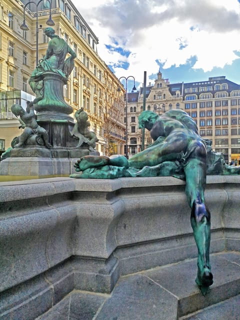 Scandals, affaires & anecdotes in Vienna - Price and Logistics: Is It Worth It?