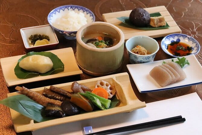 Scenic Tour of Kuroki and Nakayama Wisteria in Fukuoka YokaBus - Blooming Seasons