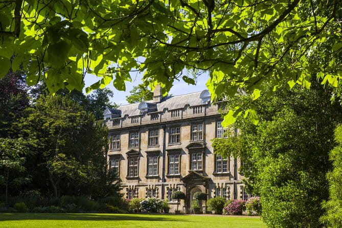 Scholars & Secrets of Cambridge: Self-Guided Puzzle Adventure - Who Would Benefit Most from This Tour?