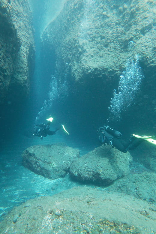 Scuba Diving in the Volcanic Caldera/shorelines of Santorini - Authenticity, Safety, and Overall Experience