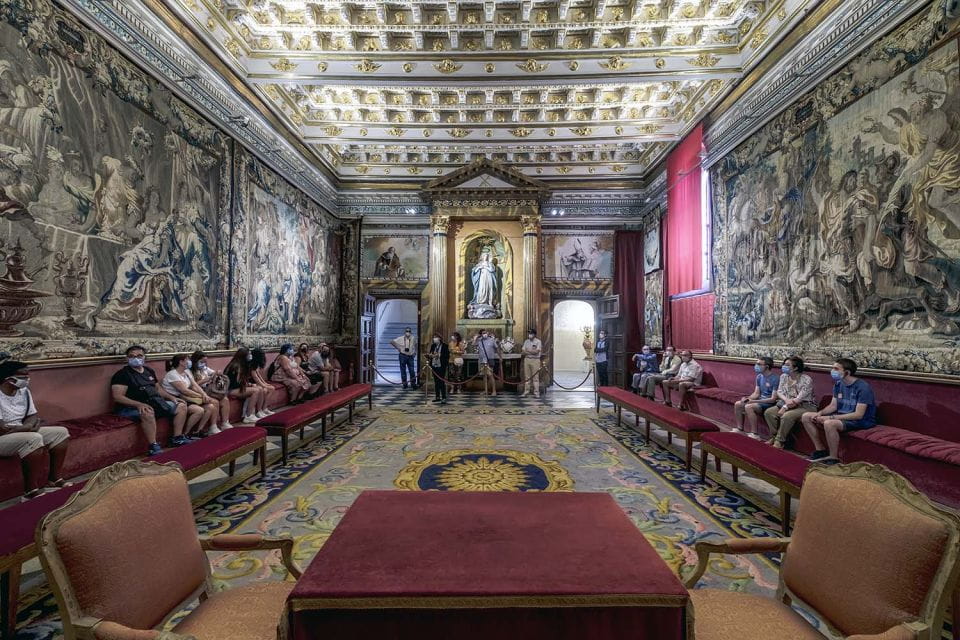 Segovia Cathedral Guided Tour - Discovering the Cathedrals Chapels and Cloister