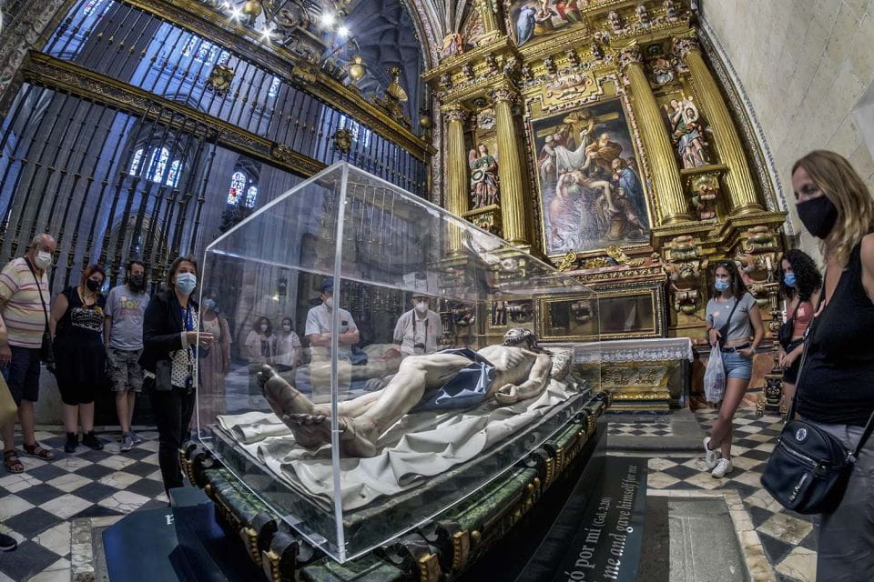 Segovia Cathedral Guided Tour - Accessing the Cathedrals Exhibition Halls