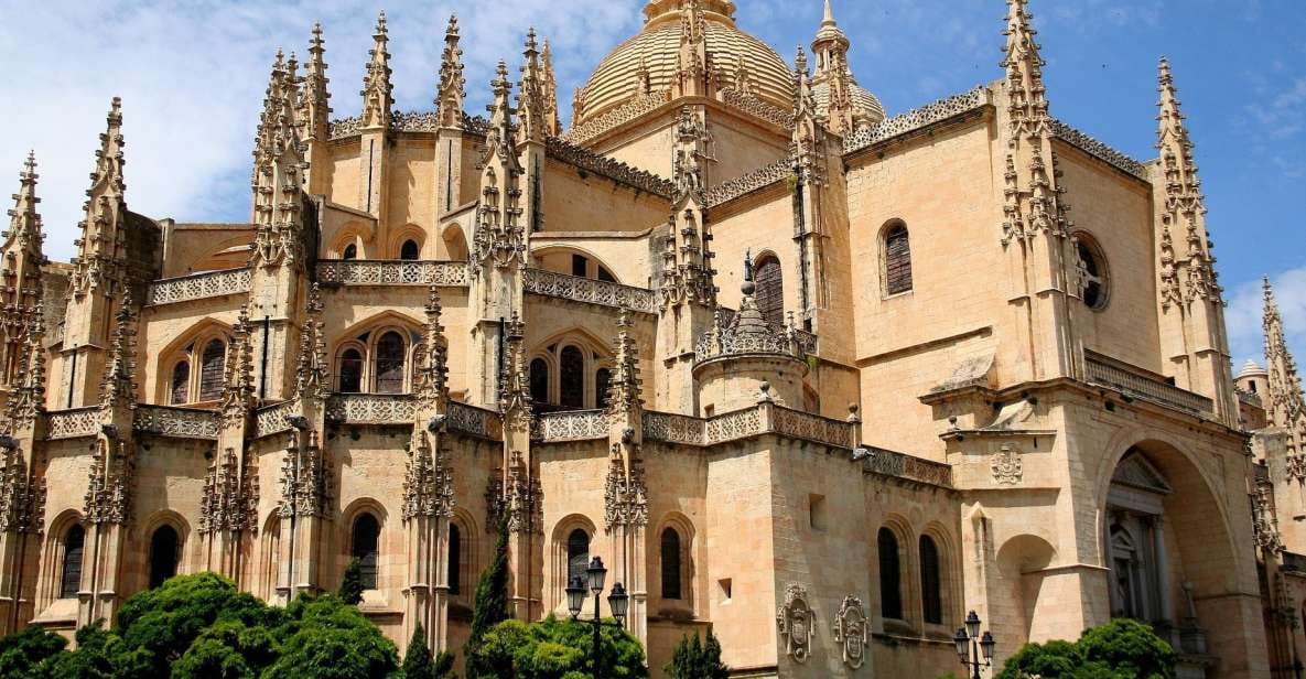 Segovia: Guided Walking Tour With Cathedral & Alcázar Entry - Key Points