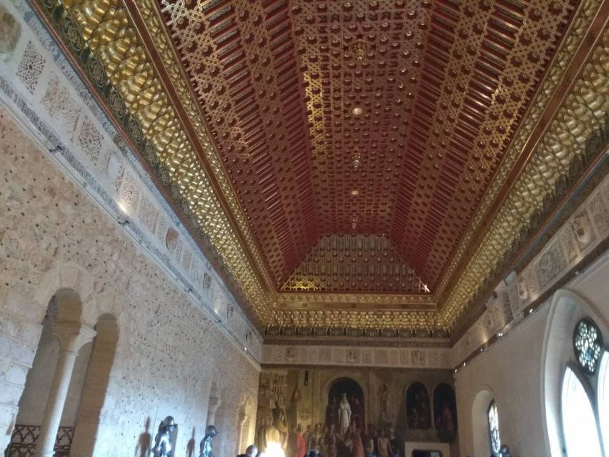 Segovia: Guided Walking Tour With Cathedral & Alcázar Entry - Highlights of the Itinerary