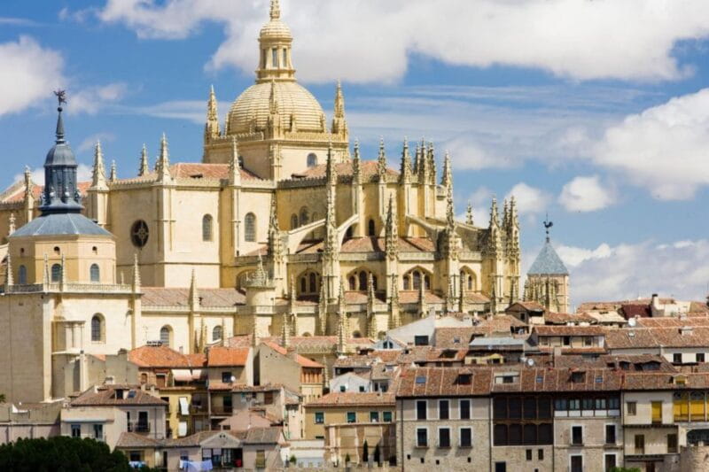 Segovia: Self-Guided Audio Tour on Your Phone - Navigating the App and Content