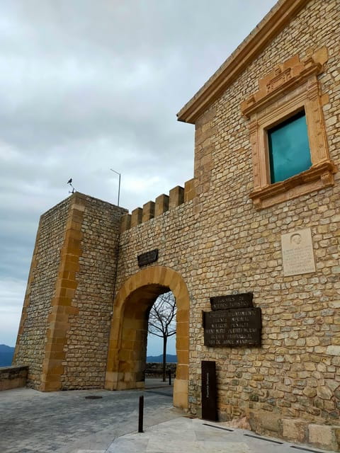 Segura De La Sierra: Highlights Walking Tour - What to Expect