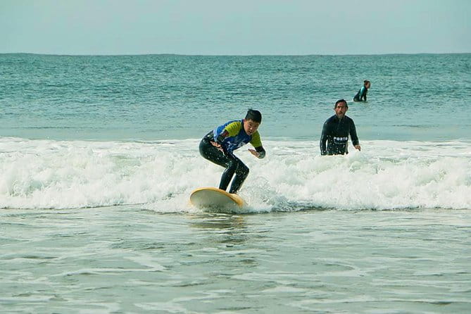 Self-guided tour Bike + Surf - Surfing at Matosinhos Beach: Waves and Wetsuits