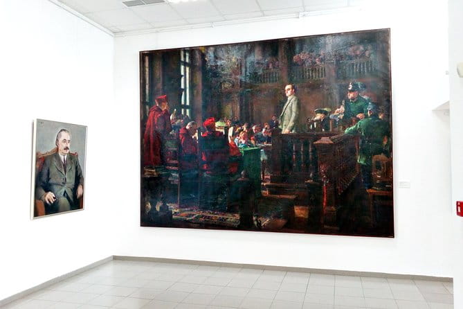 Self-guided Tour in the Museum of Socialist Art - The Sculpture Collection