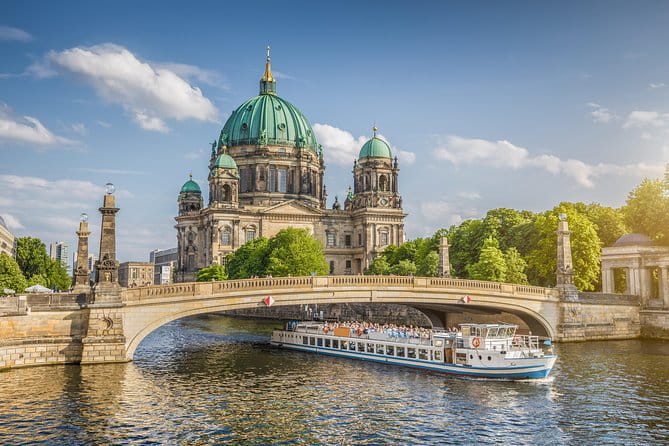 Semi-Private Berlin Highlights Shore Excursion from Warnemünde and Rostock Port - Exploring Berlin in Comfort and Style