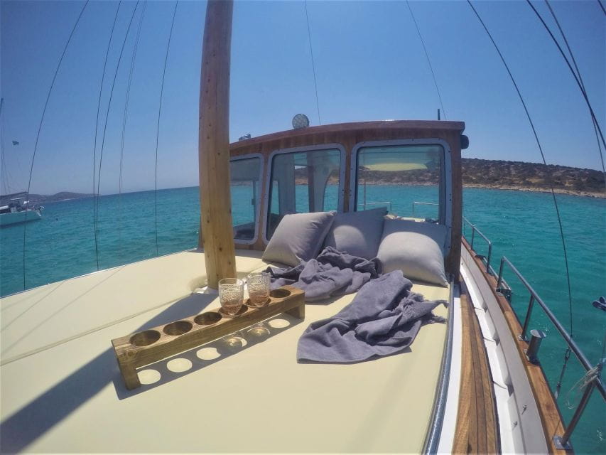 Semiprivate Kaiki Cruise to Antiparos & Despotiko With Lunch - Itinerary and Experience