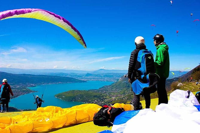 Sensation paragliding flight over the magnificent Lake Annecy - Discovering Lake Annecy from the Skies: An In-Depth Review