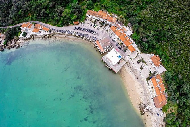 Sesimbra, Azeitao and Setubal Private Tour with Wine Tasting - Crossing Arrabida Natural Park