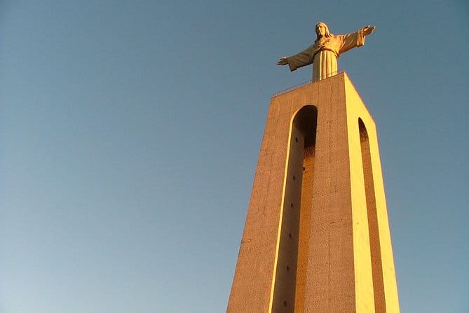Sesimbra, Azeitao and Setubal Private Tour with Wine Tasting - The Art of Tile-Making at Azeitao
