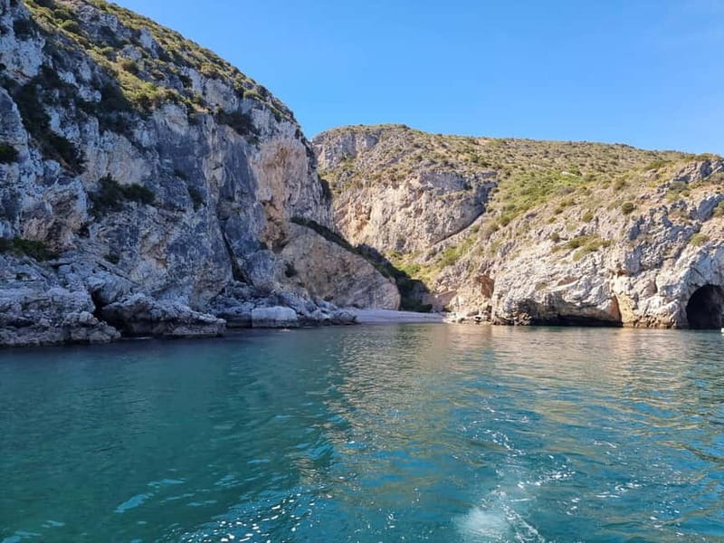 Sesimbra: Private Boat - Beach and Caves - Price and Value