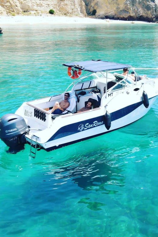 Sesimbra: Rote of Wonders/ Private Boat Tour along the cost - Food, Drink, and Regional Delights Aboard