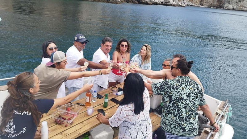 Sesimbra: Sesimbra by Boat - Blue Sea and Hidden Caves - Key points / Takeaways