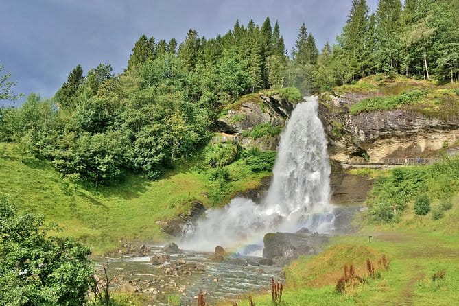 SEVEN WATERFALLS TOUR: Private roundtrip to the Hardanger Fjord, 12 hours - Charming Communities and the Fjord Crossing