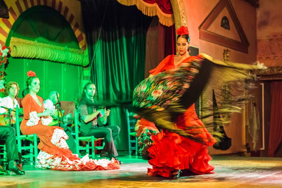 Seville: 3-Hour Flamenco Show and Bus Tour at Night - Traditional Flamenco Show