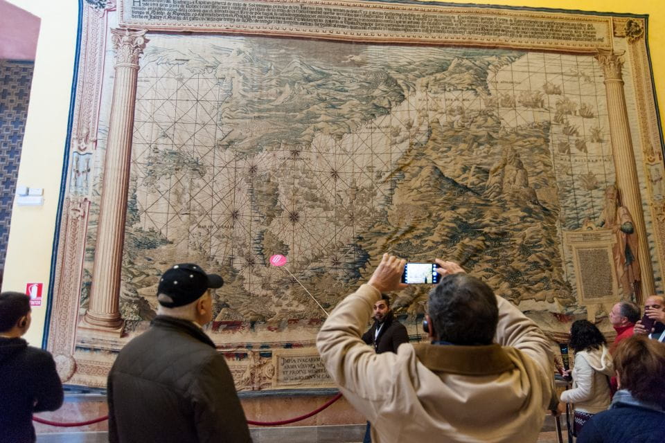 Seville: Alcázar and Cathedral Entry Ticket and Guided Tour - Exploring the Alcázar