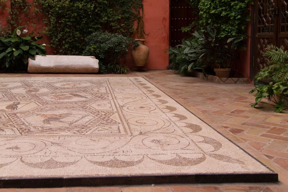 Seville: Casa De Salinas Ticket With Audioguide - Key Points