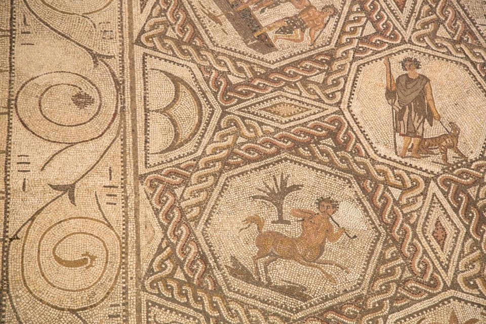 Seville: Casa De Salinas Ticket With Audioguide - Accessibility Features