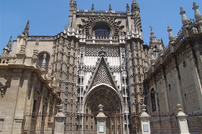 Seville Cathedral, Alcazar, and Jewish Quarter Skip-the-Line Combo Tour - Exploring the Itinerary in Detail