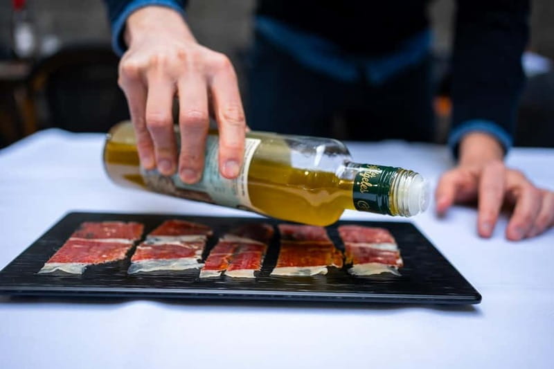 Seville: Cathedral and Giralda Guided Tour with Tapas - Climbing the Giralda: The Best Viewpoint in Seville