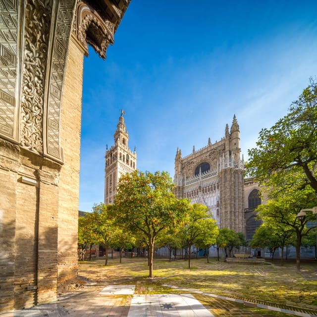Seville: Cathedral & Giralda Fast-Track Guided Tour - What to Bring