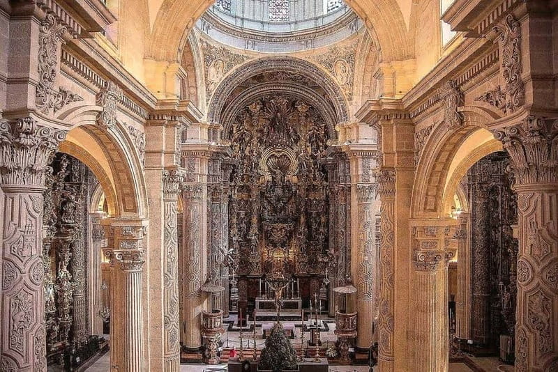 Seville: Cathedral, Giralda & Salvador Church Guided Tour - Exploring Seville’s Historic Heart: A Deep Dive