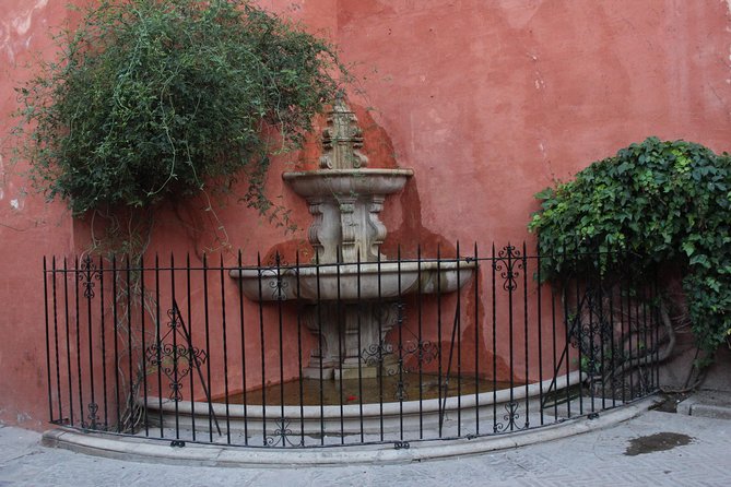 Seville Evening Historical Tour With Haunted History - Explore Santa Cruz