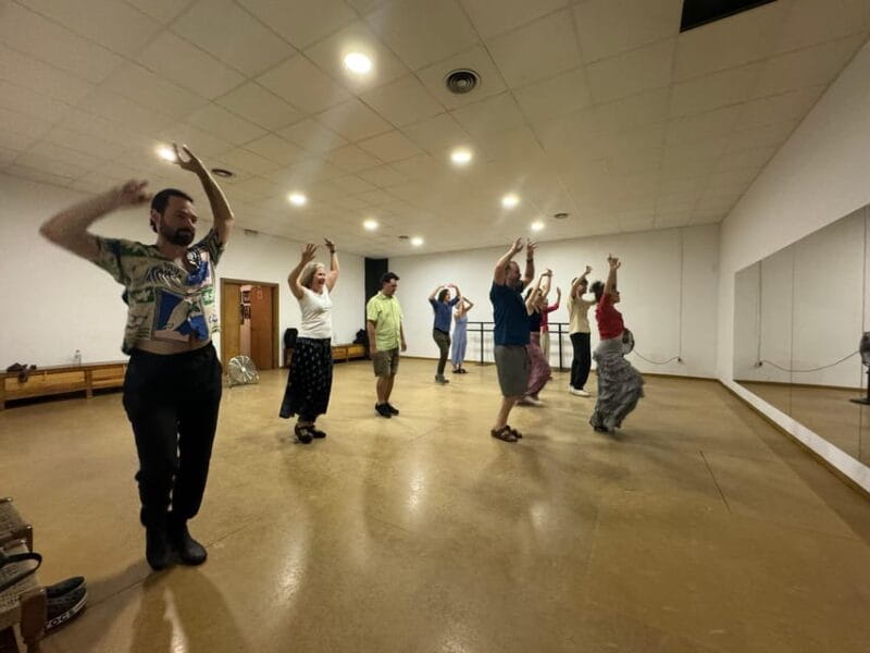 Seville: Flamenco 2 x 1: Flamenco Tour + Dance Class - Who Will Love This Experience