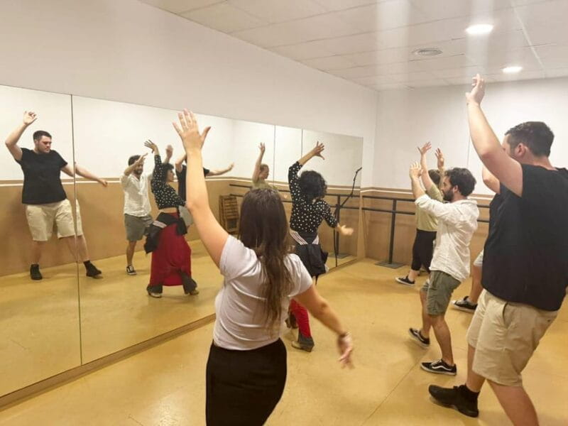 Seville: Flamenco 2 x 1: Flamenco Tour + Dance Class - FAQ