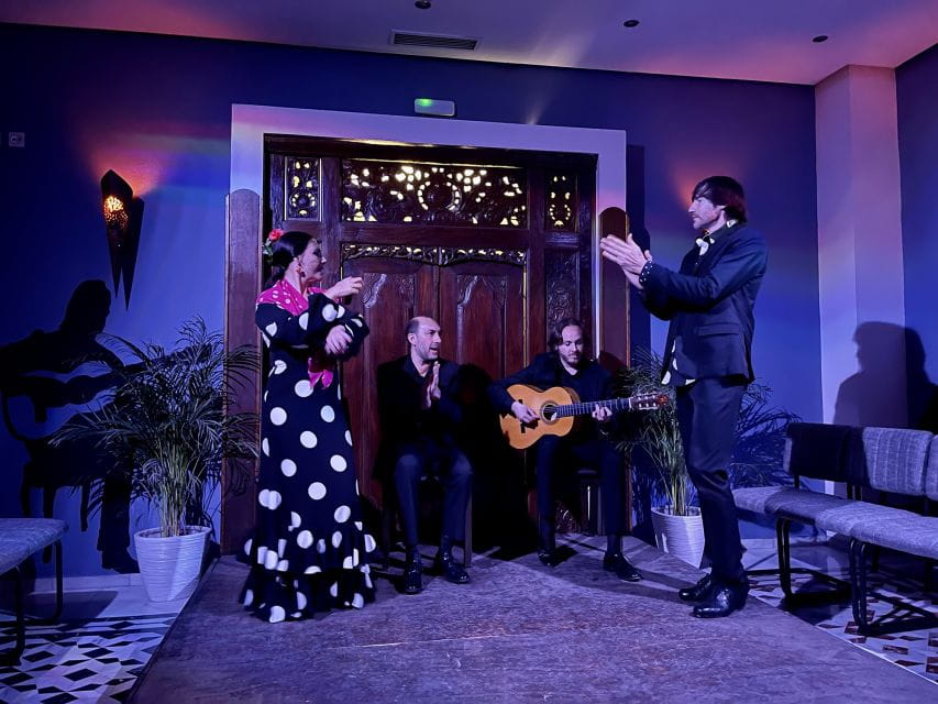 Seville: Flamenco Show at Tablao Almoraima in Triana - Venue Location and Accessibility