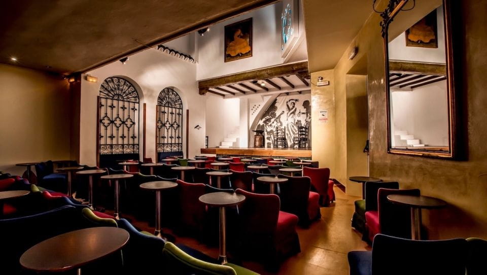 Seville: Flamenco Show at Tablao Los Gallos - Venue and Atmosphere