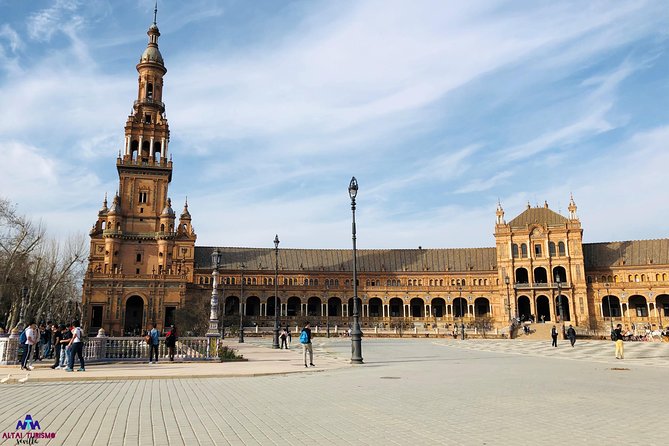 Seville Guided Horse Carriage Private Tour - Guides Local Expertise