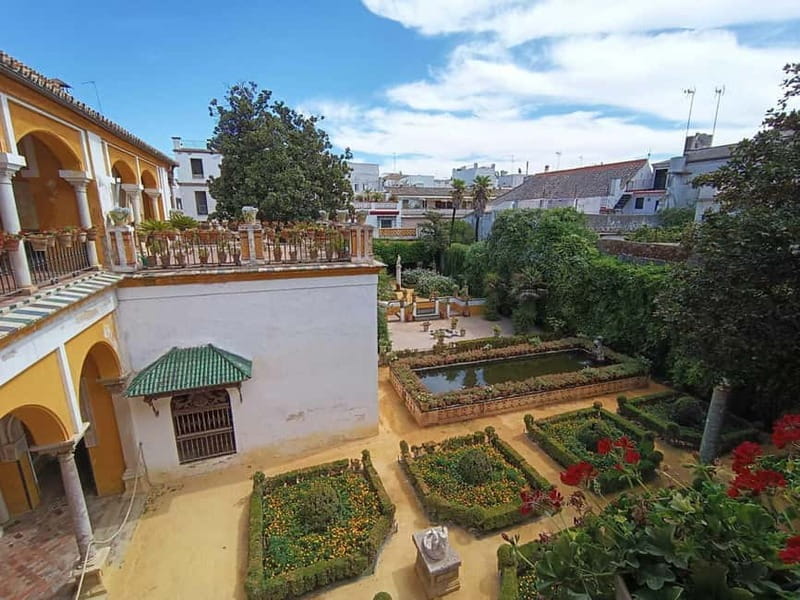Seville: Guided visit of the Casa de Pilatos with entrance tickets - Who Will Appreciate This Tour the Most?