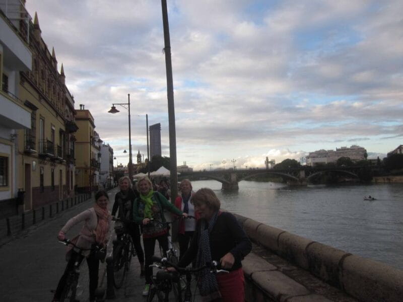 Seville: Highlights City Bike or E-Bike Tour - Exploring Seville on Two Wheels